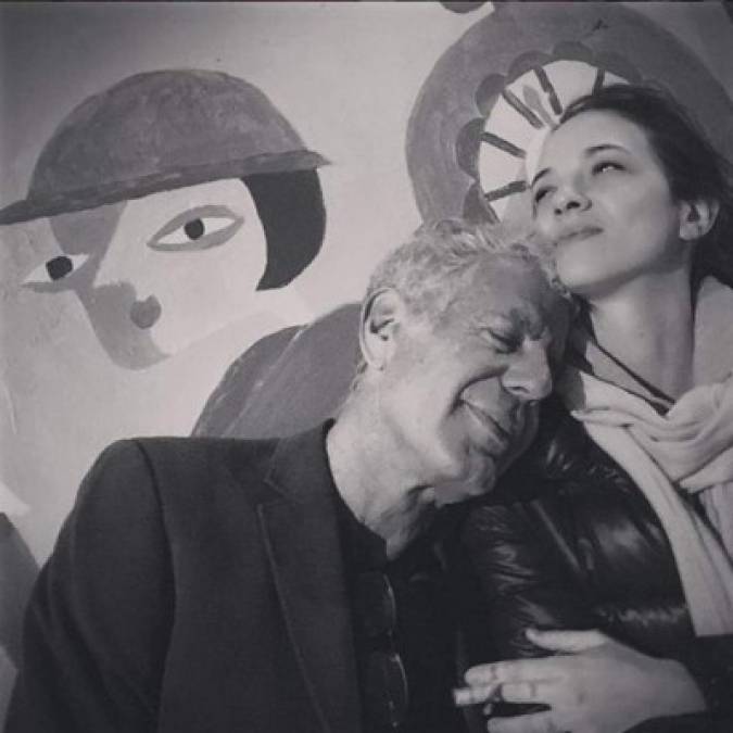 El cocinero tenía un relación sentimental con la actriz Asia Argento con quien se le veía muy cariñoso en las fotogrfías que subía en las redes sociales.