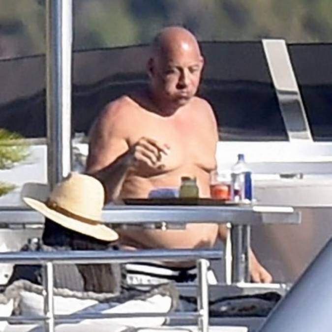 En las imágenes captadas por los paparazi se puede ver a Vin Diesel a bordo de un yate y luciendo su nueva figura.