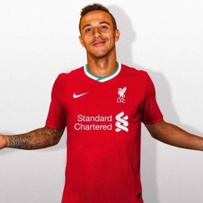 El Liverpool da un bombazo en este mercado. El club inglés se ha hecho con el fichaje de Thiago Alcántara, así lo confirmó Karl-Heinz Rummenigge, presidente del Consejo Directivo del Bayern Múnich, equipo al que pertenece el mediocampista español.<br/><br/>“Puedo confirmar que el FC Bayern finalmente ha llegado a un acuerdo con el Liverpool FC. Era un gran deseo de Thiago volver a hacer algo nuevo al final de su carrera', explicó el dirigente en declaraciones al diario alemán Bild.