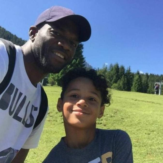 David Suazo junto a su hijo disfrutando de las minivacaciones.