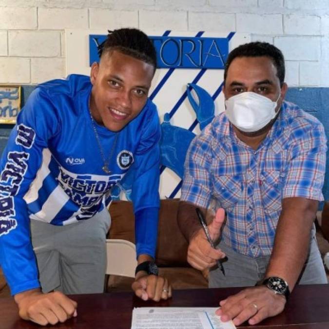 Kenny Bodden: Joven defensor hondureño que ha firmado su renovación con Victoria.