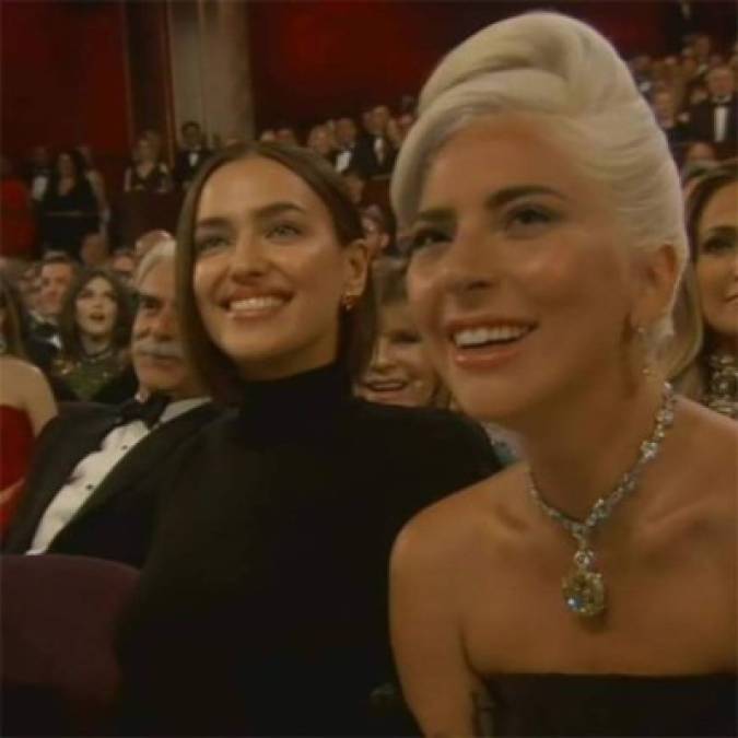 Shayk, que comparte con el actor a su hija de un año, Lea, se encontró con un enjambre de críticas después de que los espectadores 'ojos de águila' notaron que la bella rusa estaba en medio de Cooper y Gaga durante la ceremonia.