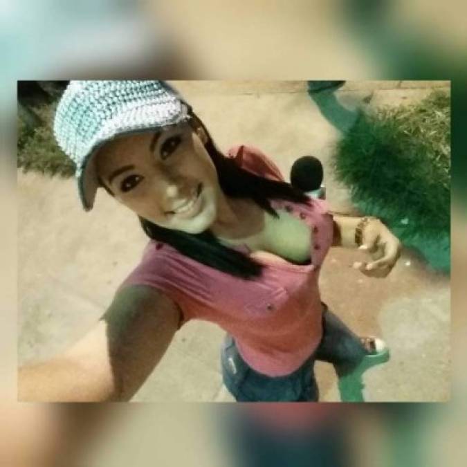 Elsa Oseguera no desaprovecha la oportunidad para sacarse una selfie.