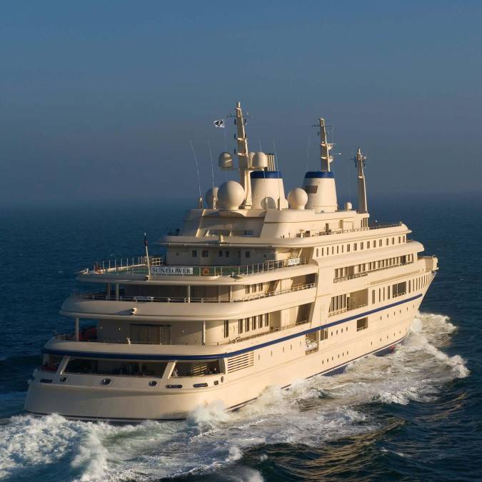 8. Al Said. Tiene un valor de 280 millones de Euros y cuenta con un teatro con capacidad para una orquesta de más de 50 músicos. El dueño de esta embarcación es Qaboos bin Said, sultán de Omán.