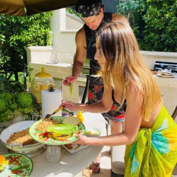 Después de disfrutar de un picnic celebrado el sábado, Sofía decidió pasar tiempo con su sobrina Claudia este domingo; 'Bbq sunday fun day', escribió la actriz para compartir el momento en sus redes sociales.