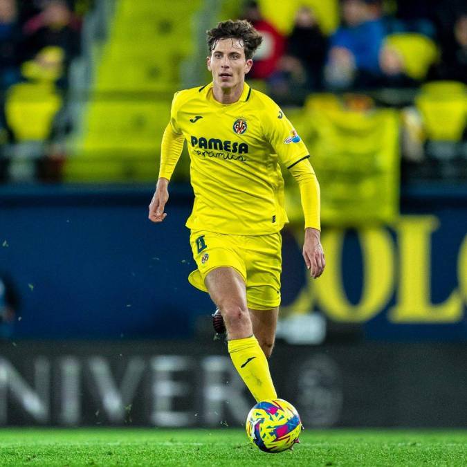 Pau Torres del Villarreal, sería otra de las opciones para el PSG en el próximo mercado.