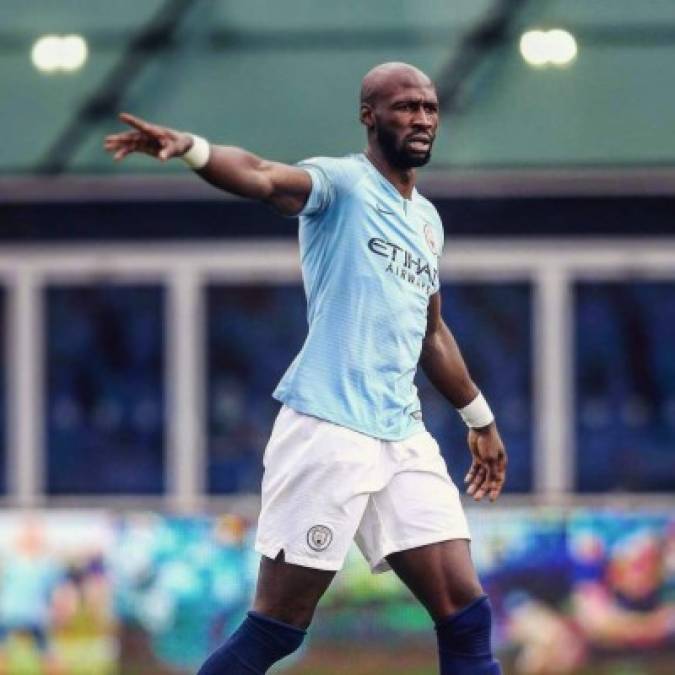 Eliaquim Mangala: El defensor de 28 años de edad sería dado de baja en el Manchester City por petición de Pep Guardiola. Es por eso que los citizens buscan centrales de mayor jerarquía.