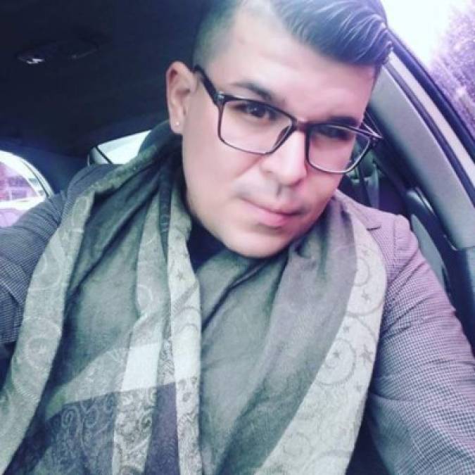 Xander Reyes<br/><br/>El periodista Xander Reyes también 'salió del closet', como popularmente se dice en Honduras.Él trabaja en un programa del canal 'Qué hubo Chano'.