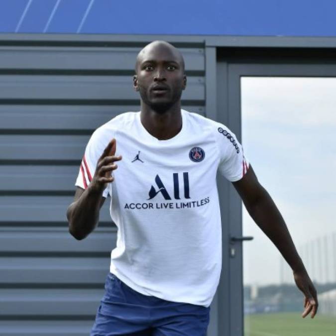 El centrocampista portugués Danilo Pereira ha pasado a ser propiedad del PSG tras pagar el club 16 millones de euros al Porto.