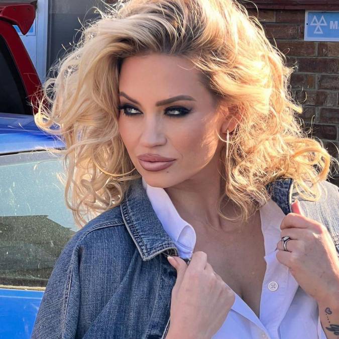 <b>Kimberly Wyatt es </b>una conocida cantante del grupo ‘Pussycat Dolls’. La chica impactó a Cristiano Ronaldo y el astro luso hizo hasta lo imposible para conseguir el número de celular de ella.