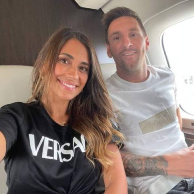 'Con toda hacia una nueva aventura los cinco juntos', publicó en su Instagram la amada chica de Lionel Messi.