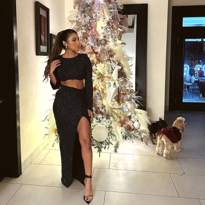 Nancy Herrera, esposa de Mauricio Dubón, deslumbró en las fiestas de Navidad y Año Nuevo. La chica estuvo en San Pedro Sula.