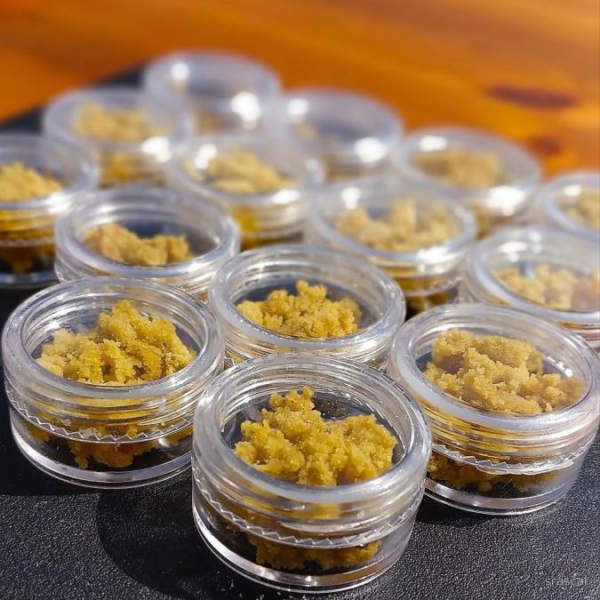 El ‘Wax’ se extrae de la marihuana y se convierte en una sustancia espesa en los laboratorios de drogas. Se consume principalmente al derretirlo sobre los puros de marihuana, y su popularidad está en aumento entre los jóvenes centroamericanos, según informan los especialistas.