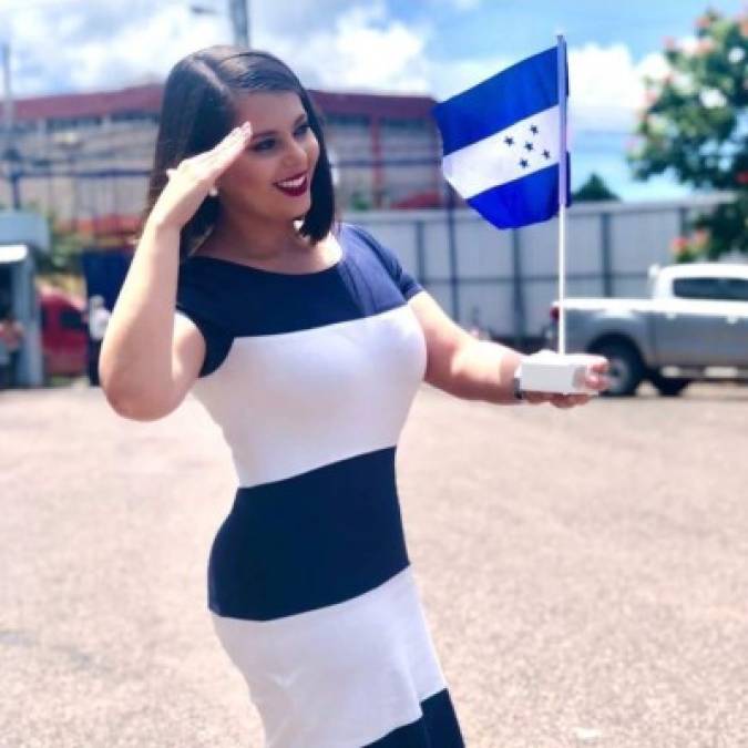 La hermosa Jackie Redondo también se sumó al festejo. 'Bendiga Dios la pródiga tierra en que nací mi #Honduras #199añosdeindependencia', dijo la periodista de Hoy Mismo en sus redes sociales.
