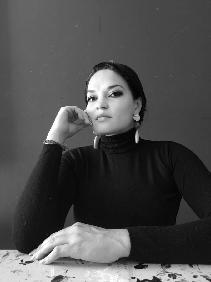 Puede seguirla en redes sociales para estar al tanto de sus novedades, en Facebook como <a rel=nofollow href=https://www.facebook.com/NORABuchananhn/?locale=es_LA>@NORABuchanan</a>, mientras en Instagram como <a rel=nofollow href=https://www.instagram.com/norammb/?hl=es>@norammb</a>. De igual forma, en su sitio web oficial <a rel=nofollow href=https://norabuchanan.wordpress.com/>www.norabuchanan.com</a>.