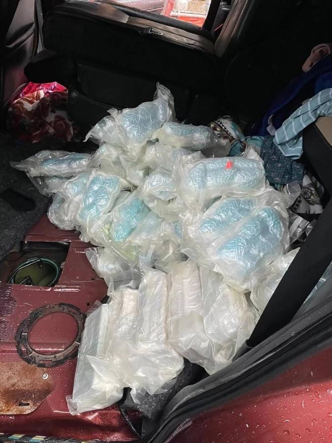 Bolsas que contienen las 300.000 píldoras “falsas” de oxicodona, un analgésico opioide, que contenían fentanilo.