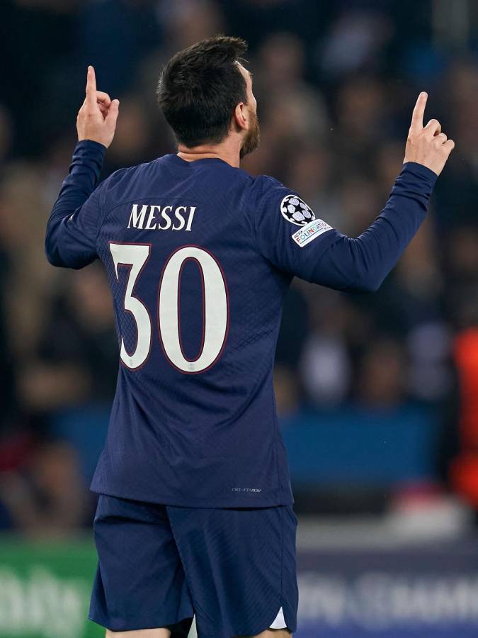 Lionel Messi contribuyó marcando dos goles en la victoria del PSG.