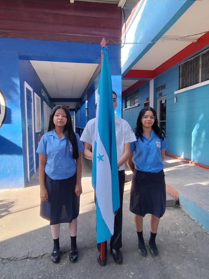 La Bandera Nacional no podía faltar en los actos.