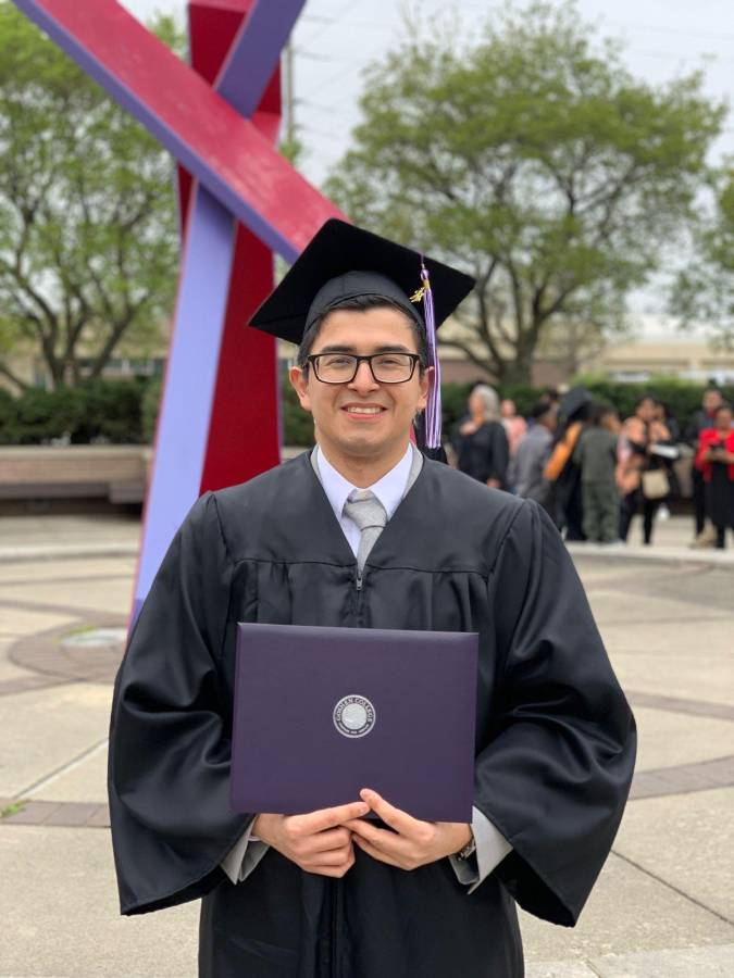 Hondureño se gradúa con honores de la carrera de Física en Estados Unidos