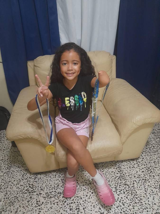 “Yo no necesito los dos brazos para llegar lejos”: Jimena Menjívar