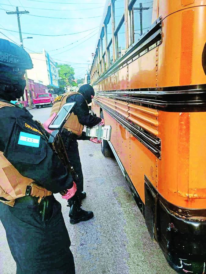 Las personas que sean víctimas de extorsión en cualquier punto del país tienen que denunciar a las líneas de emergencia 143 y el 911.