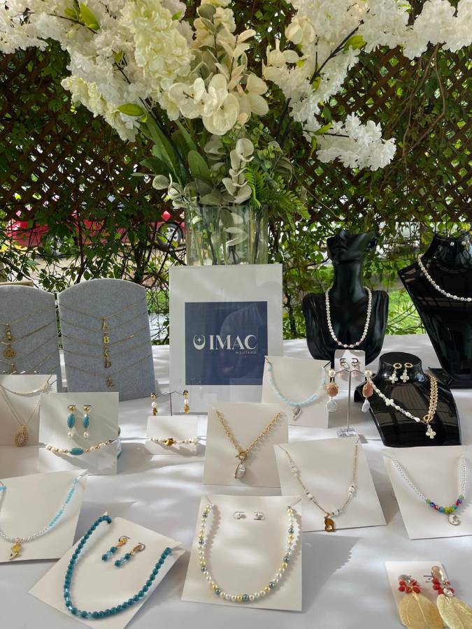 Joyas hechas por Irma Benavides.