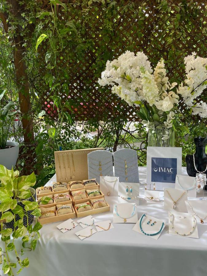 Irma Benavides tiene muchas clientas satisfechas con su trabajo.