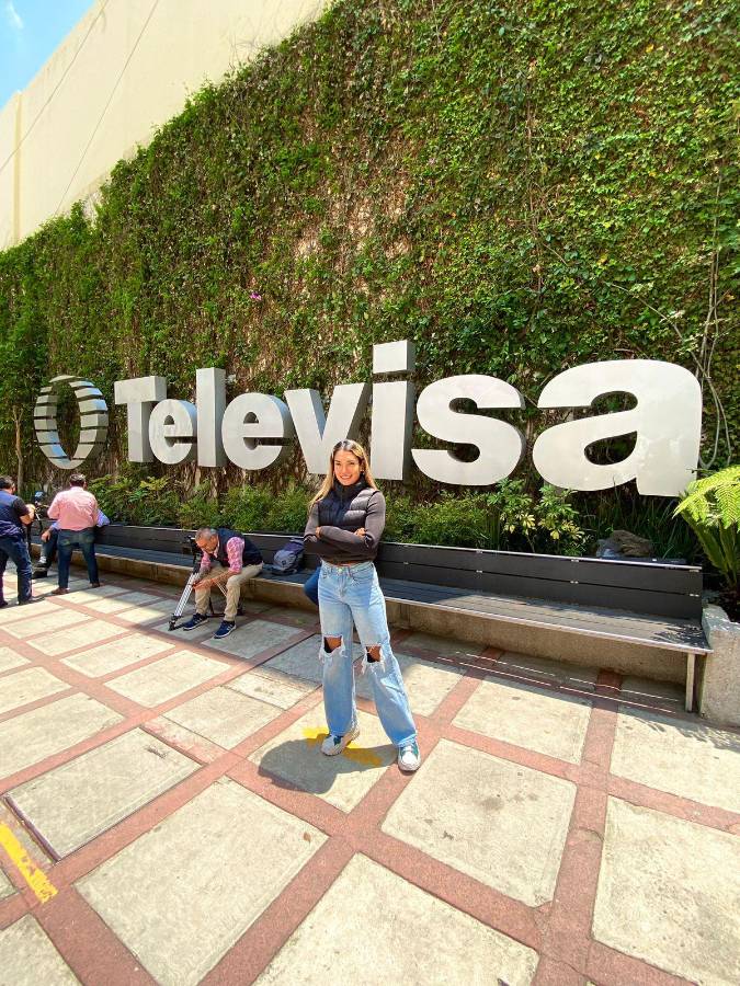 Paola Peña nació el 30 de abril de 1991, tiene 32 años. Es soltera y Licenciada en Comunicación y Publicidad además de atleta.