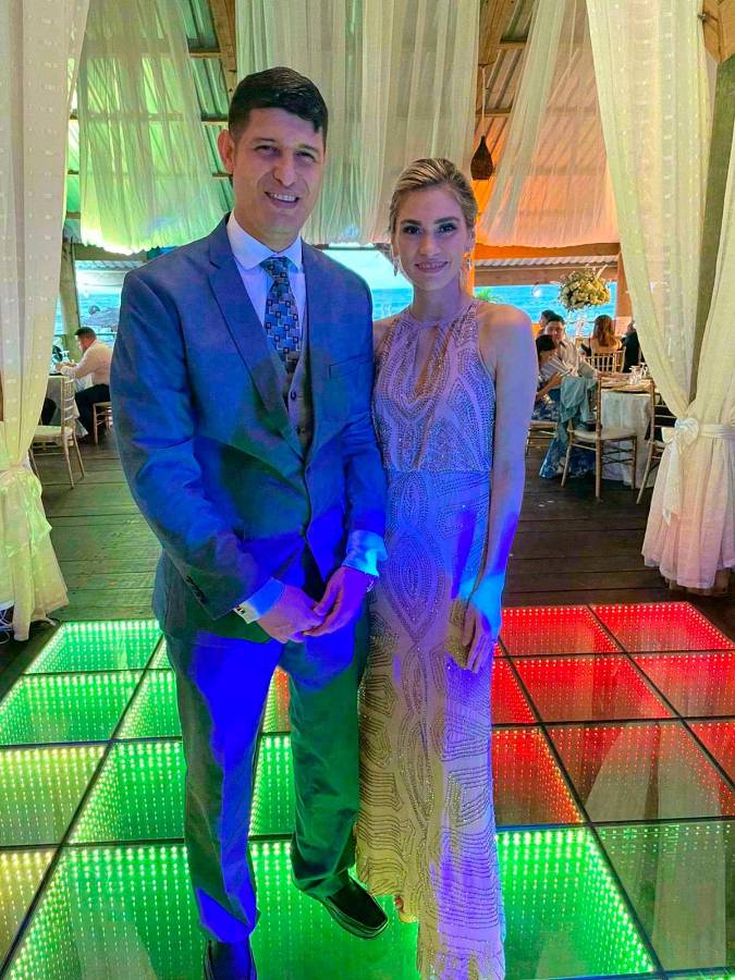 Roberto y Carlota sellan su amor con un romántico matrimonio