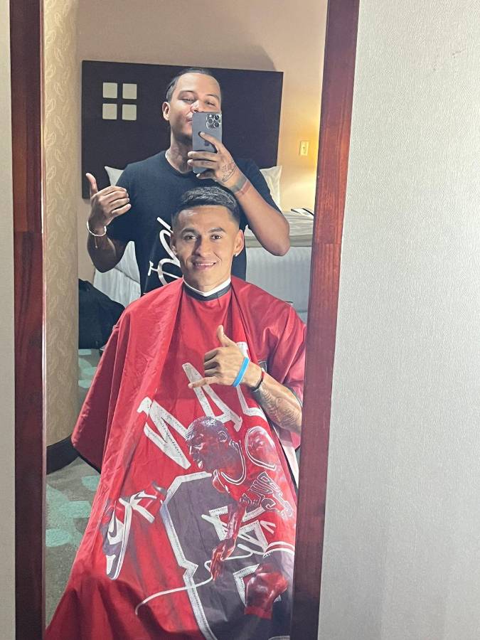 Mario “Negrito” Núñez junto a Andy Najar, seleccionado nacional y futbolista del DC United de la MLS.