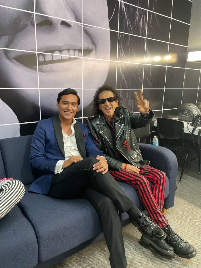 En el camerino junto a Alex Lora de “El Tri”.