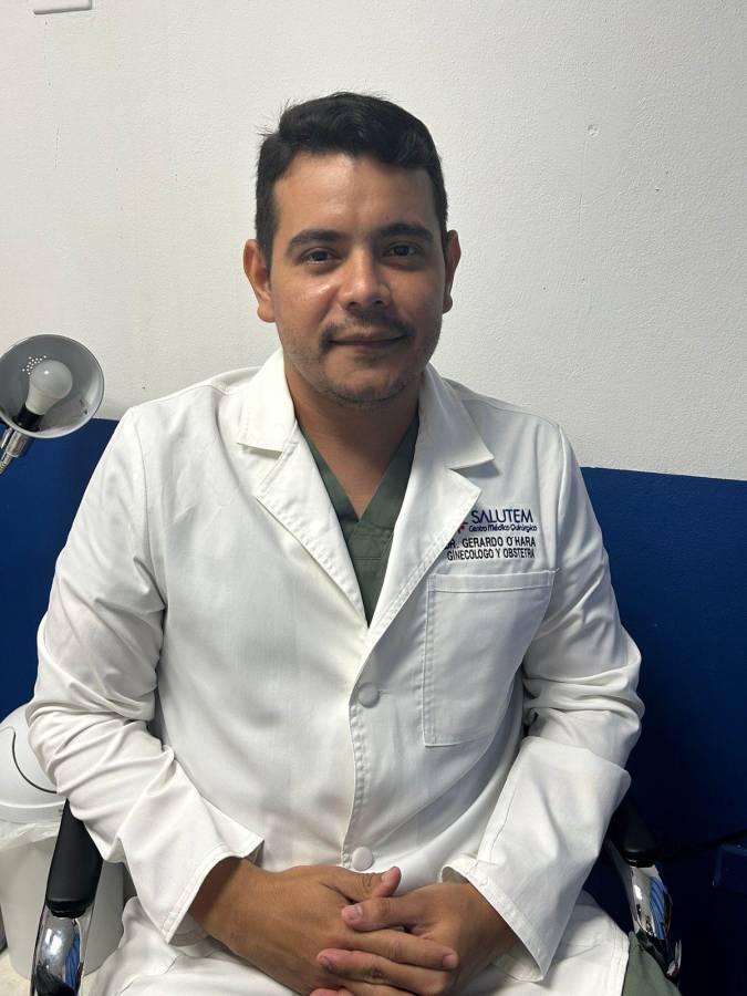 El ginecólogo hondureño Gerardo O’hara Romero compartió varios consejos desde su consultorio en el Hospital Salutem. “Estén atentas a cualquier cambio en sus mamas. El cáncer de mama en estadios tempranos presenta un mejor pronóstico”, aconseja el experto.