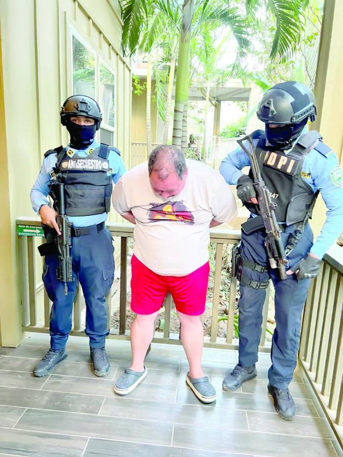 En estos sitios fueron arrestados los sospechosos, que tenían orden de captura autorizada por un juez con jurisdicción nacional.