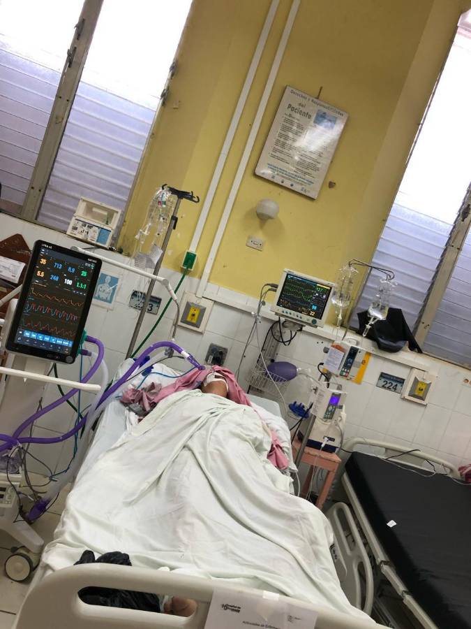 La mujer fue hospitalizada en Santa Rosa de Copán.