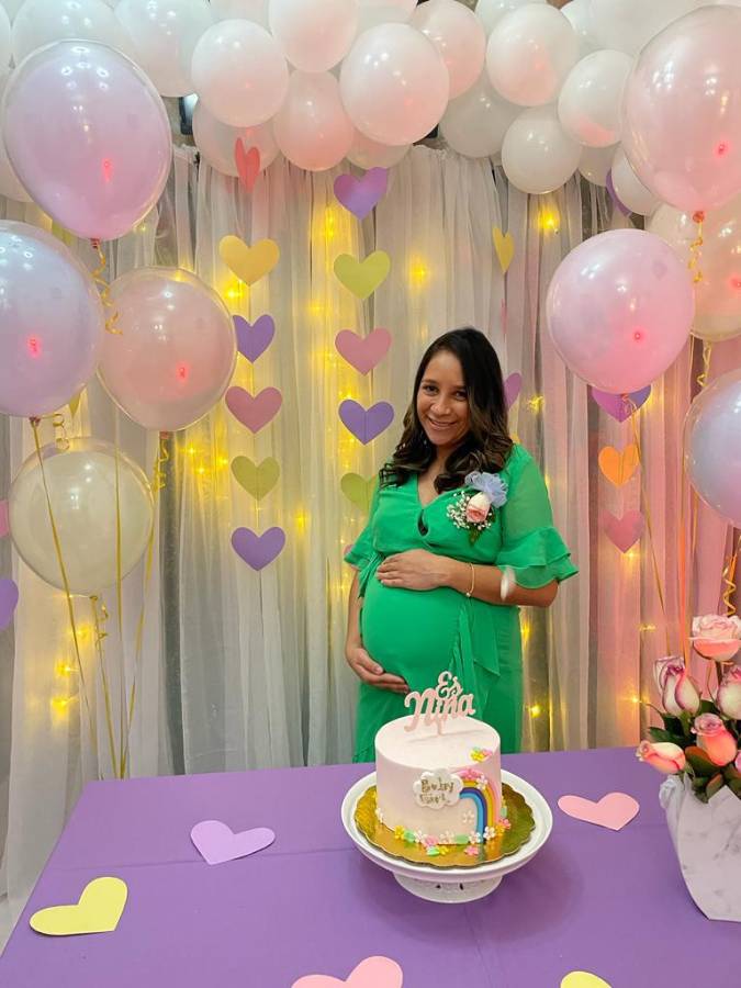 Alegría en la famila Menjivar-Mejía por la pronta llegada de Ana Lucía