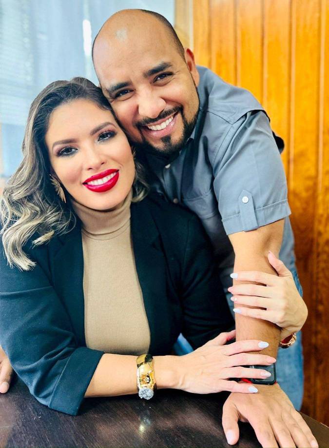 Se trata de la congresista del Partido Liberal, Ericka Urtecho Echeverría, y el secretario de Educación, Daniel Sponda. 