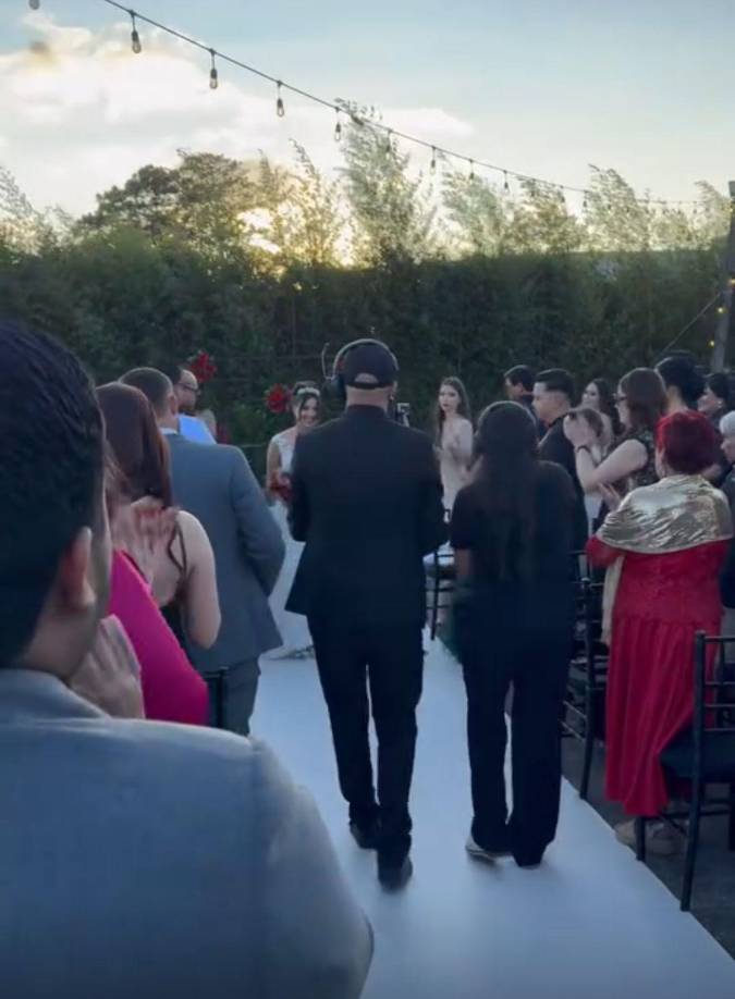 Aunque la pareja mantuvo en total secreto la fecha de la boda, algunos medios de farándula lograron obtener imágenes exclusivas del tan esperado evento.