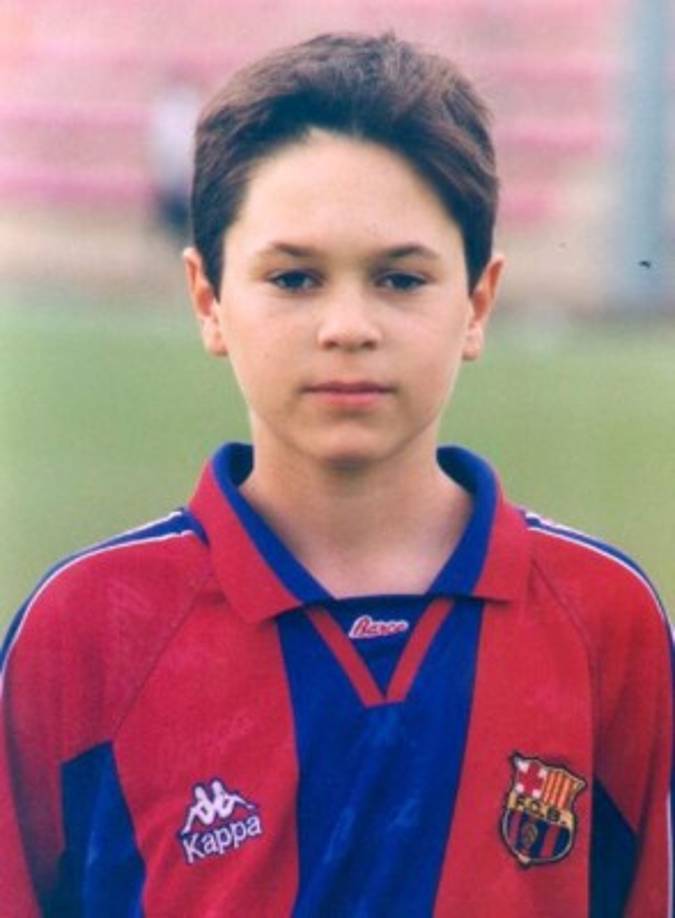 En 1996 Iniesta hizo una confidencia impensada. Cuando el volante tenía 12 años confesó que era hincha del Real Madrid, un año después pasaría a formar parte de la cantera del Barça.