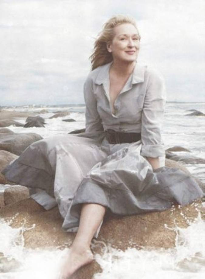 [Saber vivir aquí y ahora] Saber vivir aquí y ahora, estar presente en tu propia vida, disfrutar de cada día... estas cualidades actúan como un imán poderoso sobre los demás. A todos les encanta estar al lado de una mujer que se acepta tal y cómo es y que se siente agradecida con el mundo. La pasión por la vida, el optimismo, la ausencia de la costumbre de juzgar a los demás y quejarse... las personas con tales cualidades emanan luz interior.