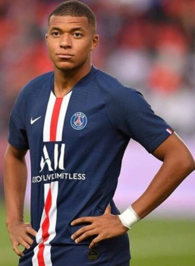 Mbappé: El PSG por medio de su gerente deportivo informó que esperan llegar a un acuerdo para que el delantero francés renueve con el equipo: 'Ss el futuro del PSG. Es lo que todo el mundo quiere. Lo ideal sería renovarlo', indicó.
