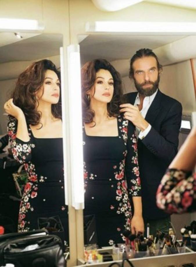 [Saber resaltar tus ventajas] Una mujer que se cuida, se viste con elegancia, conoce sus lados fuertes y sabe resaltar sus ventajas al máximo, siempre provoca admiración. A los hombres no les importa si una mujer está vestida a la moda, pero siempre notarán si la ropa que trae puesta le queda bien o no.