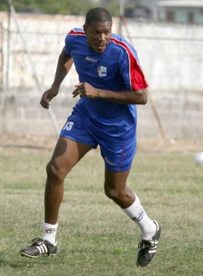 Luis Alfredo Ramírez es otro de los delanteros que anotó varios goles en la Liga Nacional de Honduras. Vistió la camiseta de clubes como Deportes Savio, Real España, Marathón, Honduras Progreso.