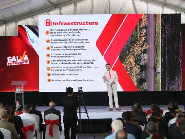 Salvador Nasralla expone los cuatro pilares de su plan de gobierno.