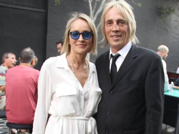 La actriz Sharon Stone en una foto de archivo junto a su hermano, Mike Stone.