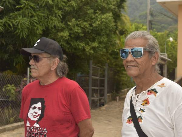 Eduardo Martínez vocalista de Los Guaraguao Jesús Cordero agradecieron la hospitalidad de los ceibeños y del puebolo de Jutiapa en Atlántida.