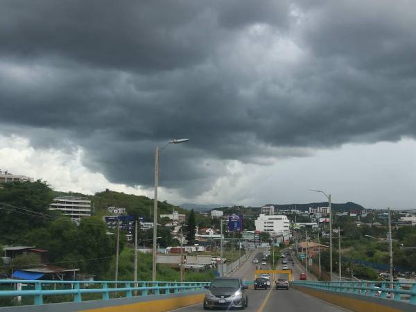 Una mañana lluviosa en la capital de Honduras, Tegucigalpa. Fotografía de archivo.