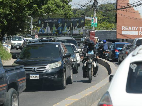 Un día de tránsito lento en Tegucigalpa, capital de Honduras. Fotografía de archivo.