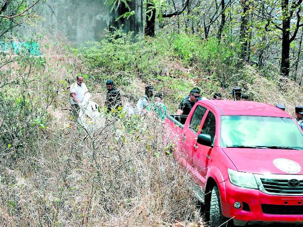 Personal de Medicina Forense levantó el cadáver del taxista.