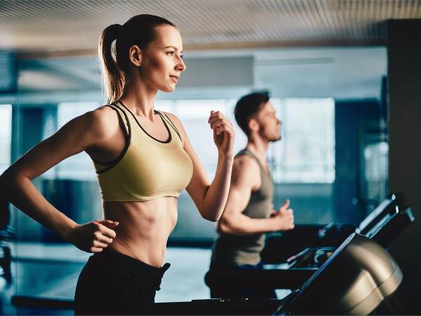 Los aparatos rastreadores de actividad física fueron el tema de fitnes y bienestar más buscado en internet en 2024, con 636.000 búsquedas en el mundo, según Live Football Tickets (LFT).