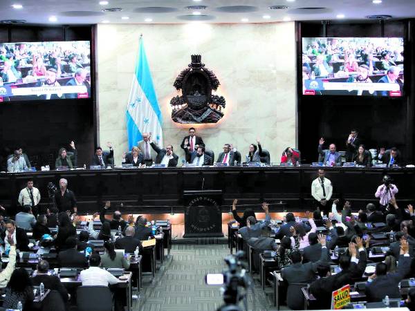 <b>La ley fue aprobada por la mayoría de diputados del partido Libertad y Refundación (Libre,) de otras bancadas no hubo oposición.</b>